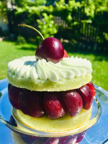 Cofetăria artizanală „Saveurs” rămâne în topul preferințelor sucevenilor pentru deserturi naturale, după patru ani de activitate