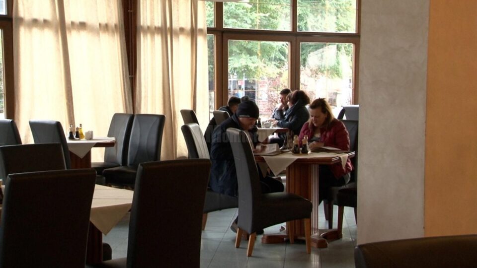 Patronul unui restaurant din Câmpulung Moldovenesc a deschis localul chiar dacă incidența la Covid este peste 3 la mia de locuitori