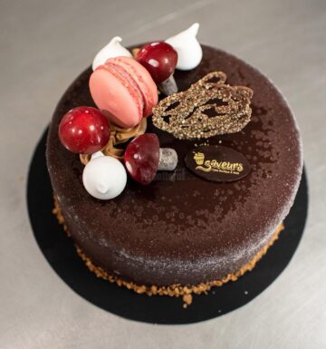 Cofetăria artizanală „Saveurs” rămâne în topul preferințelor sucevenilor pentru deserturi naturale, după patru ani de activitate