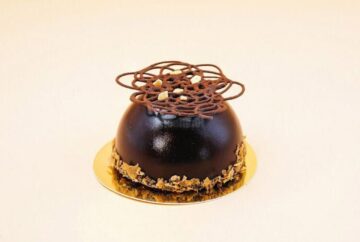 Cofetăria artizanală „Saveurs” rămâne în topul preferințelor sucevenilor pentru deserturi naturale, după patru ani de activitate