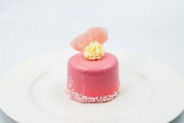 Cofetăria artizanală „Saveurs” rămâne în topul preferințelor sucevenilor pentru deserturi naturale, după patru ani de activitate