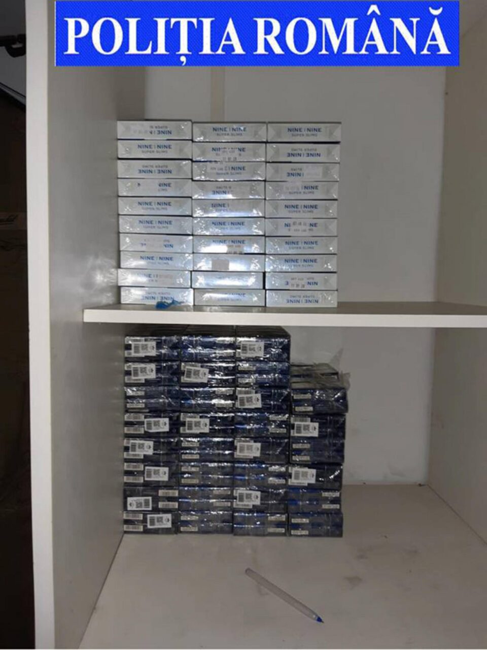 Cu ocazia perchezițiilor au fost descoperite și ridicate aproape 9.000 de pachete de țigări de contrabandă