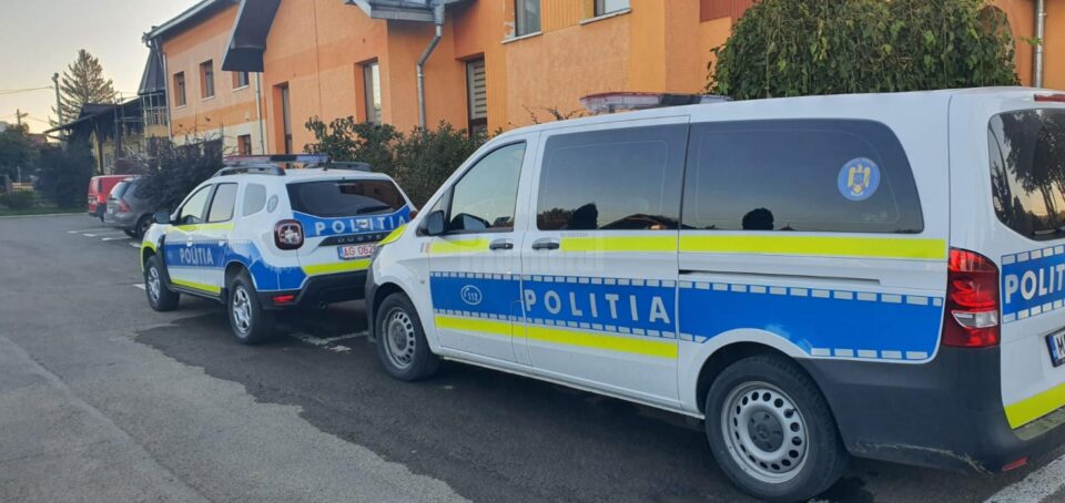 Descindere a poliției la Primăria Șcheia. Dosarul vizează drumuri betonate fără avize de siguranță rutieră
