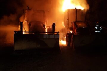 Ambele excavatoare au fost distruse în incendiu