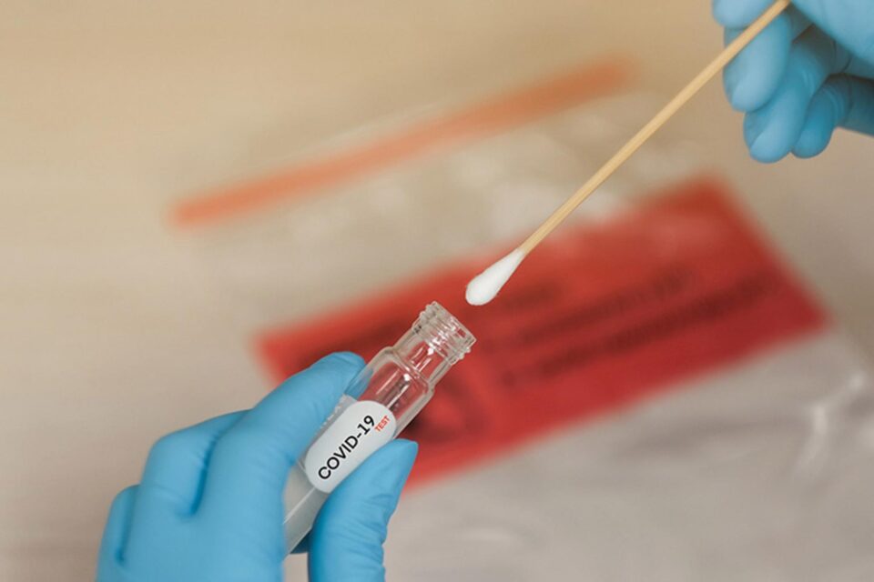 Numărul cadrelor didactice infectate cu Covid-19 a ajuns la 122