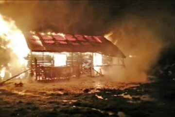 Întreaga casă a fost cuprinsă de flăcări, copiii și mama lor reușind să iasă la timp din interior