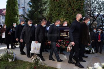 Suceava și-a luat adio de la doctorul Cristian Irimie, cu ceremonial militar cu Gardă de Onoare. Foto: Ema MOTRESCU