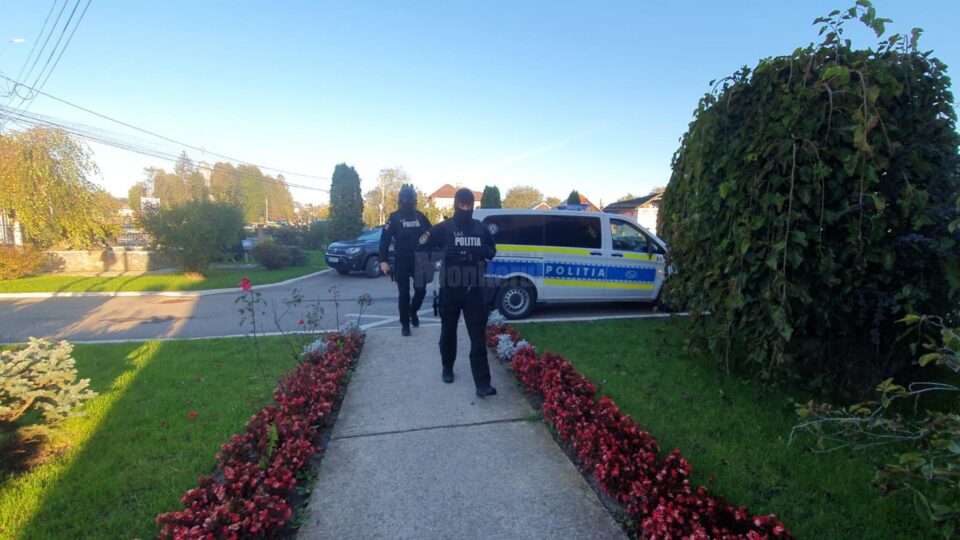Descindere a poliției la Primăria Șcheia. Dosarul vizează drumuri betonate fără avize de siguranță rutieră