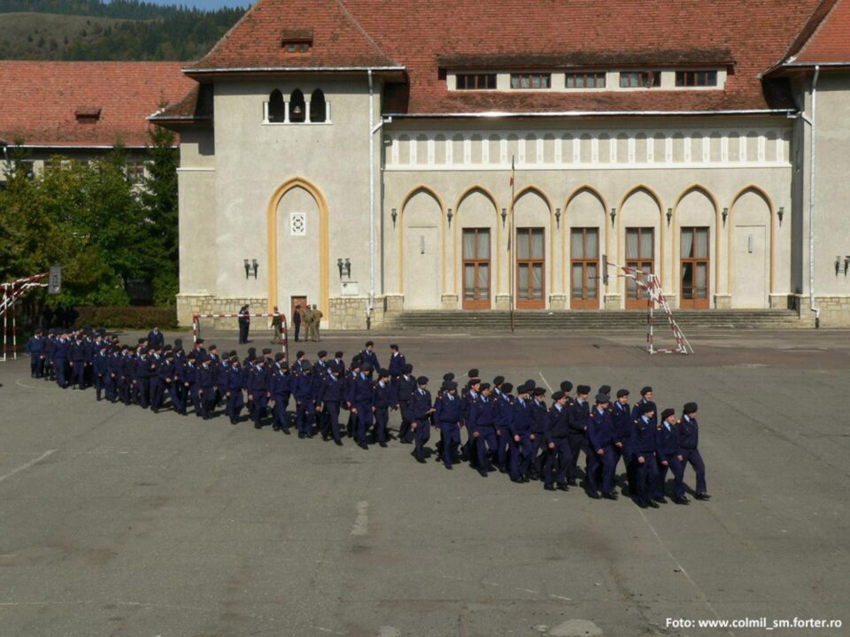 Colegiul Național Militar ”Ștefan cel Mare” Câmpulung Moldovenesc Sursa-www.colmil_sm.forter.ro Colegiul Național Militar ”Ștefan cel Mare” Câmpulung Moldovenesc Sursa-www.colmil_sm.forter.ro