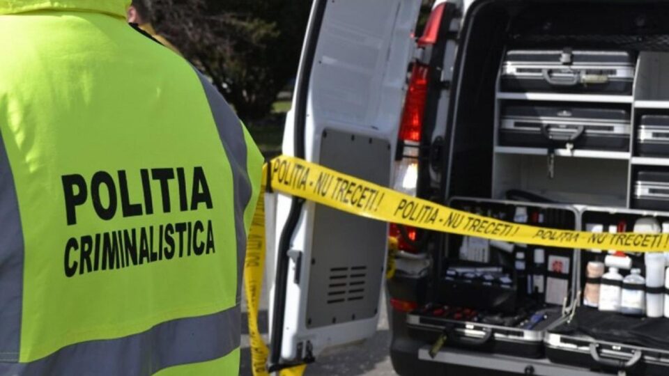 Moartea suspectă a unei femei din Calafindești, cercetată de polițiști Moartea suspectă a unei femei din Calafindești, cercetată de polițiști