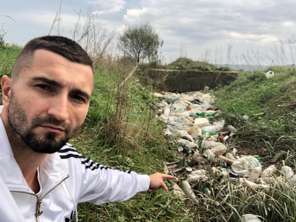 Andrei Bacoș și gunoaiele pe care le-a adunat Andrei Bacoș și gunoaiele pe care le-a adunat