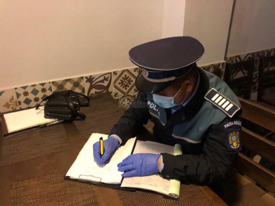 Polițiștii au dat aproape 200 de amenzi, pentru lipsa măștii