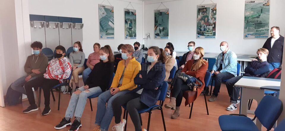 Două mențiuni pentru elevi de la Colegiul „Petru Rareș”, la etapa națională a unui concurs de limba engleză