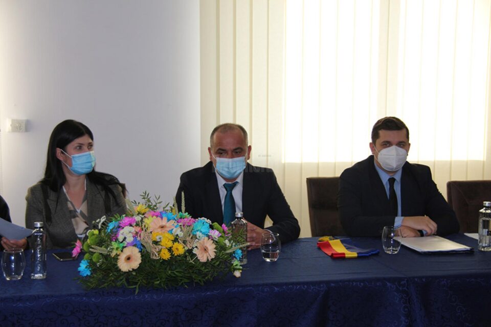 La ședința de constituire a noului Consiliu Local al comunei Dărmănești au participat subprefectul Daniel Prorociuc și consilierul județean Cătălina Culipei