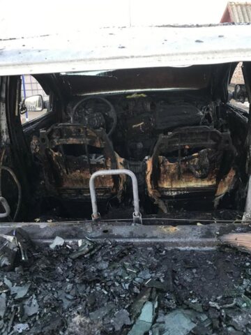 Răzbunări în stil mafiot: taxiurile a doi frați, incendiate după ce aceștia i-au reclamat pe pirații auto