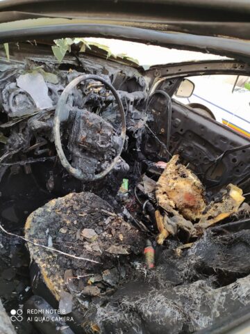 Răzbunări în stil mafiot: taxiurile a doi frați, incendiate după ce aceștia i-au reclamat pe pirații auto