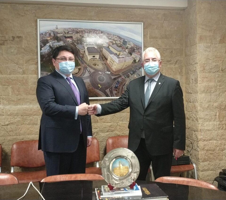 Ambasadorul Republicii Kazahstan, Excelența Sa Nurbakh Rustemov și primarul Ion Lungu