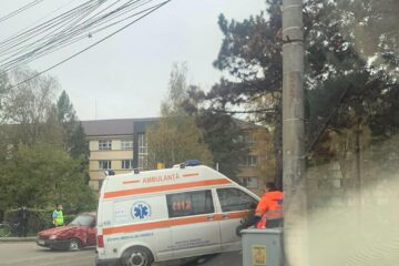 Ambulanța implicată în accident