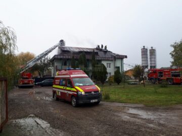 Incendiu la o clădire de birouri de la Piața Burdujeni
