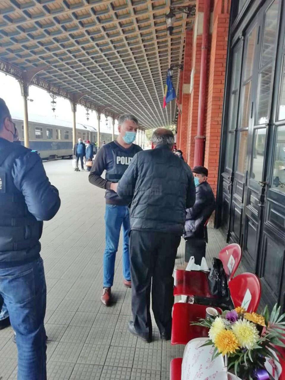 Controale ale polițiștilor în trenuri și aeroport pentru a verifica respectarea regulilor anti-Covid