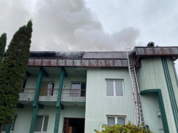 Incendiu la o clădire de birouri de la Piața Burdujeni