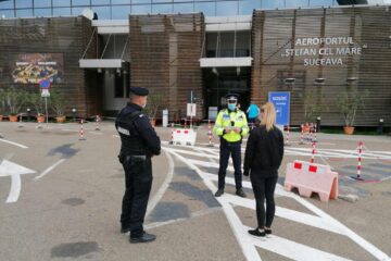 Controale ale polițiștilor în trenuri și aeroport pentru a verifica respectarea regulilor anti-Covid