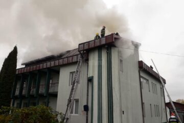 Incendiu la o clădire de birouri de la Piața Burdujeni