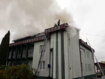 Incendiu la o clădire de birouri de la Piața Burdujeni