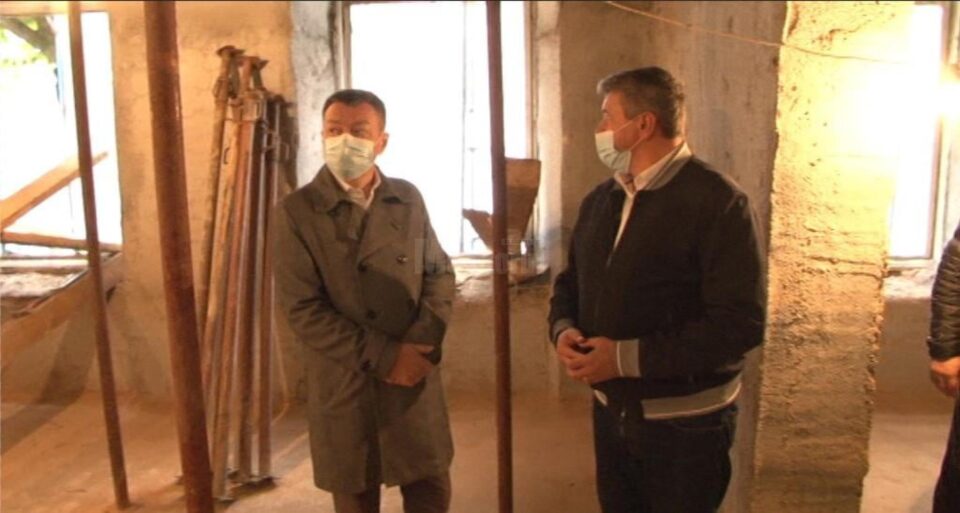 Bogdan Gheorghiu l-a felicitat pe Cătălin Coman pentru proiectul de reabilitare a clădirii Muzeului Vasile Ciurea din Fălticeni