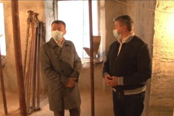 Bogdan Gheorghiu l-a felicitat pe Cătălin Coman pentru proiectul de reabilitare a clădirii Muzeului Vasile Ciurea din Fălticeni