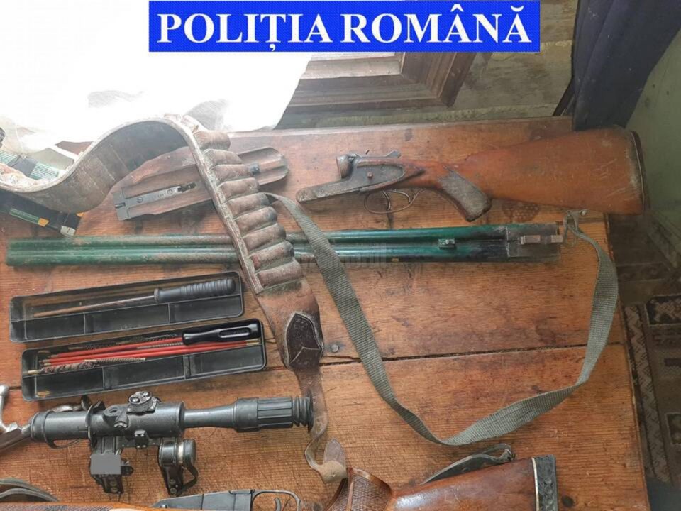 Politiștii au găsit acasă la braconier arme de vânătoare și produse ale infracțiunii de braconaj Politiștii au găsit acasă la braconier arme de vânătoare și produse ale infracțiunii de braconaj