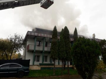 Incendiu la o clădire de birouri de la Piața Burdujeni