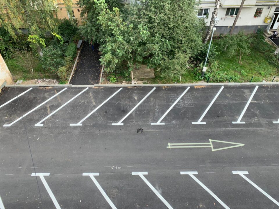 O nouă parcare de reședință, cu 81 de locuri, a fost dată în folosință în cartierul Zamca, al municipiului Suceava