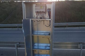 Stâlp la care au acționat hoții