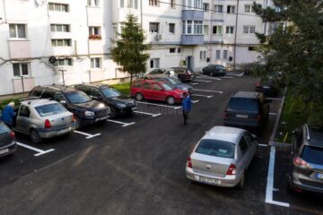 O nouă parcare de reședință, cu 81 de locuri, a fost dată în folosință în cartierul Zamca, al municipiului Suceava