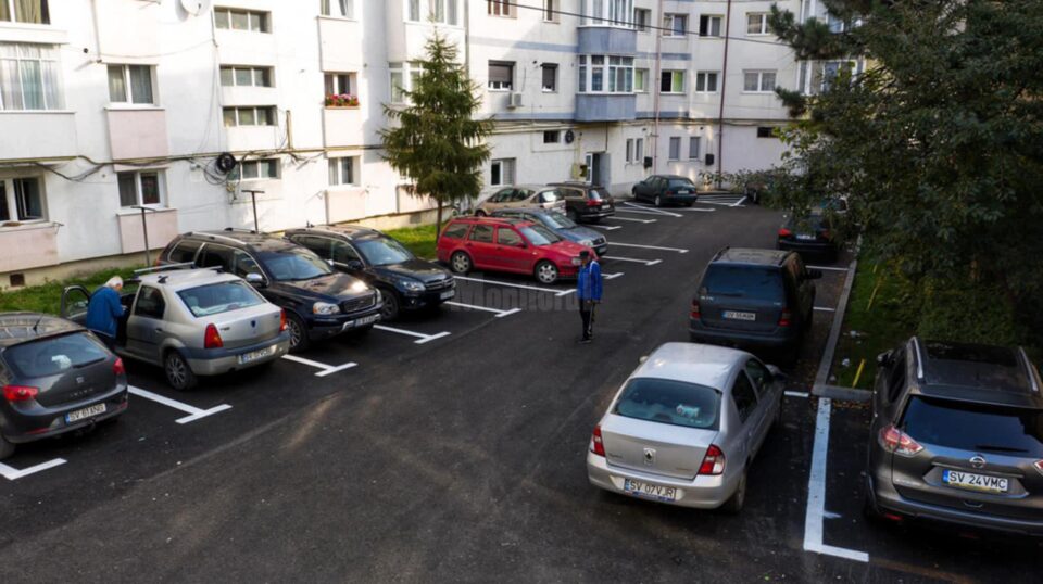 O nouă parcare de reședință, cu 81 de locuri, a fost dată în folosință în cartierul Zamca, al municipiului Suceava