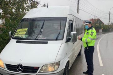 Polițiștii au verificat respectarea masurilor de protecție anti-Covid 19 în mijloacele de transport