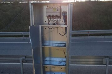 Stâlp la care au acționat hoții