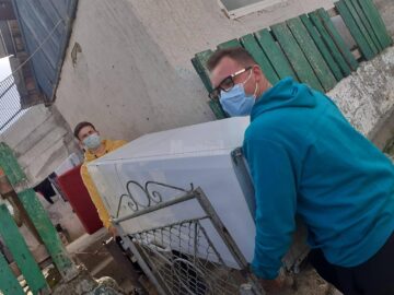 Mai multe familii necăjite din județ, ajutate de voluntari ai Asociației Tinerilor Ortodocși Suceveni