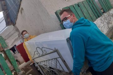 Mai multe familii necăjite din județ, ajutate de voluntari ai Asociației Tinerilor Ortodocși Suceveni