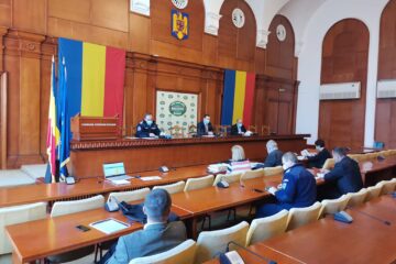 Hotărârea privind închiderea școlilor, amânată ieri cu 24 de ore