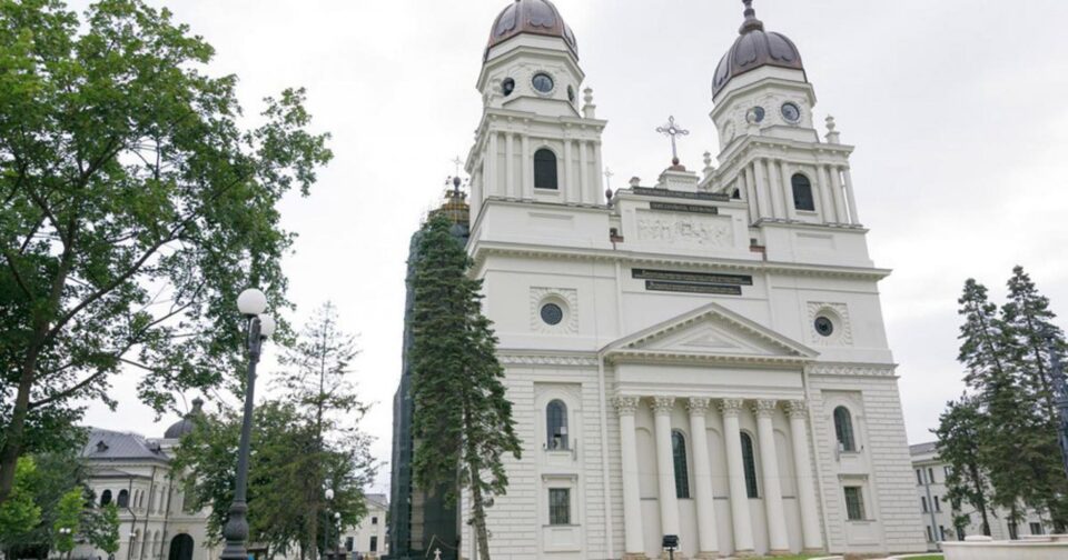 Două schituri de la Marginea și Râșca, transformate în mănăstiri Două schituri de la Marginea și Râșca, transformate în mănăstiri