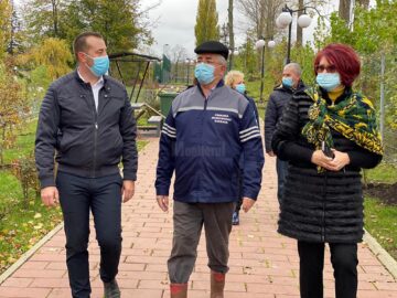 Startul acțiunii de plantare a fost dat în zona de agrement Tătărași, unde au fost plantați 360 de copaci - stejari, plopi, salcâmi