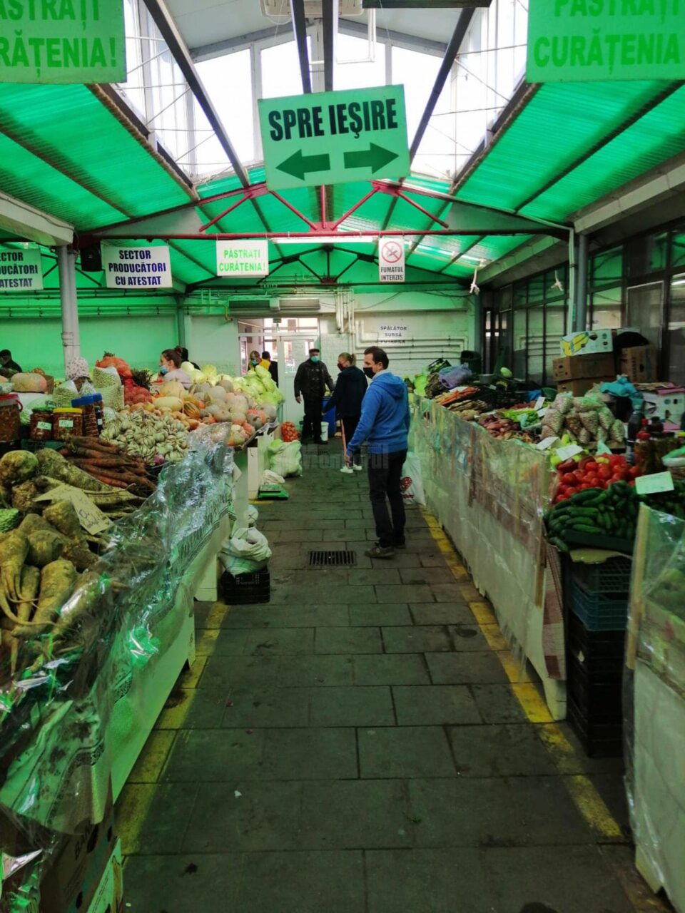 Tarabele din Piața Centrală și Piața Burdujeni se mută în aer liber 3