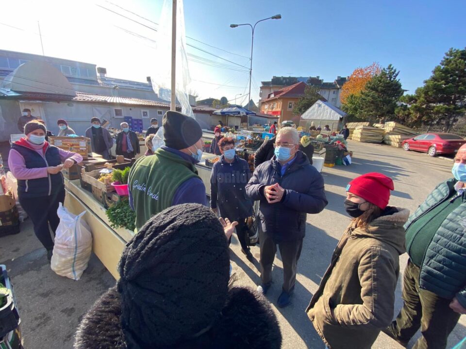 Primarul Ion Lungu, la discuții cu comercianții din piețe