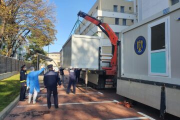 Containerele se amplasează în curtea Spitalului de Urgență Suceava