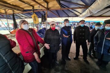 Revoltă și nemulțumire în rândul comercianților și producătorilor de la Piața Mare