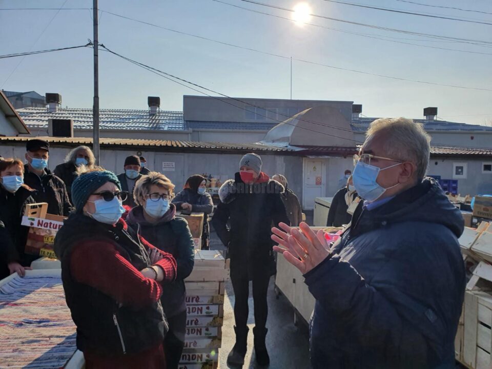 Primarul Ion Lungu, la discuții cu comercianții din piețe
