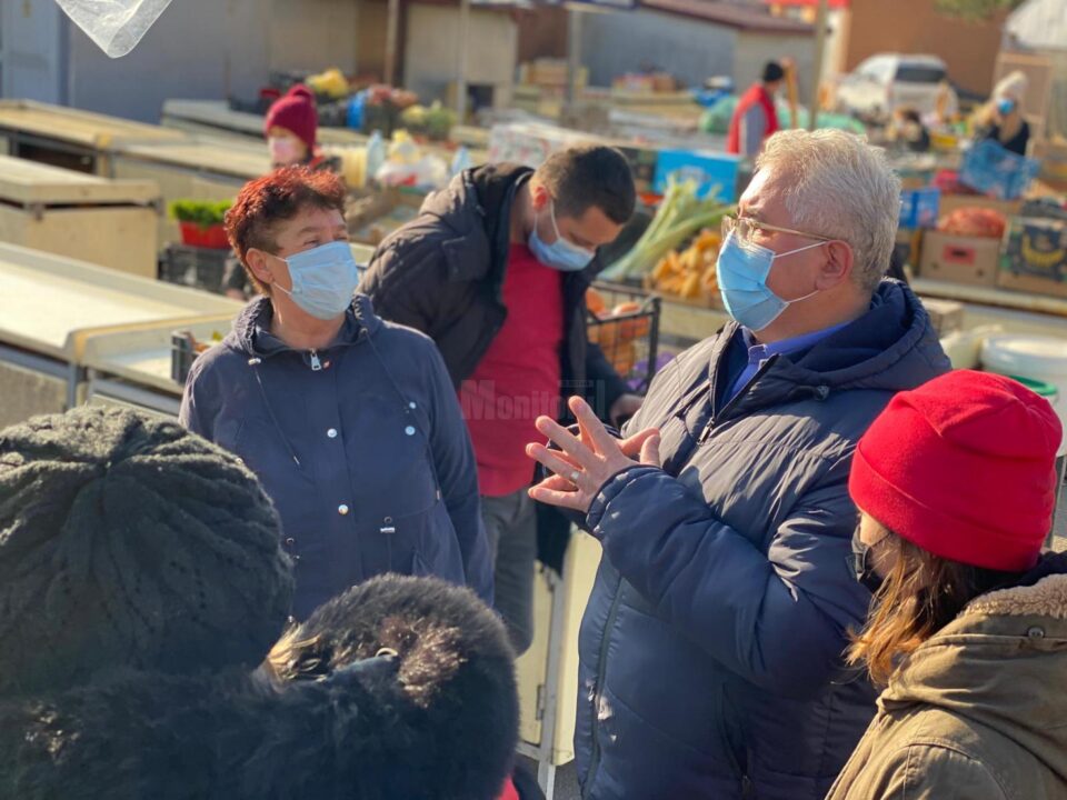 Primarul Ion Lungu, la discuții cu comercianții din piețe