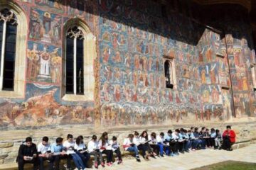 Peste 800 de copii și tineri din mai multe județe s-au înscris la primul Forum național online „BIBLIAteca”